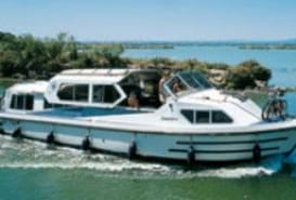 BOAT RENTAL LE BOAT