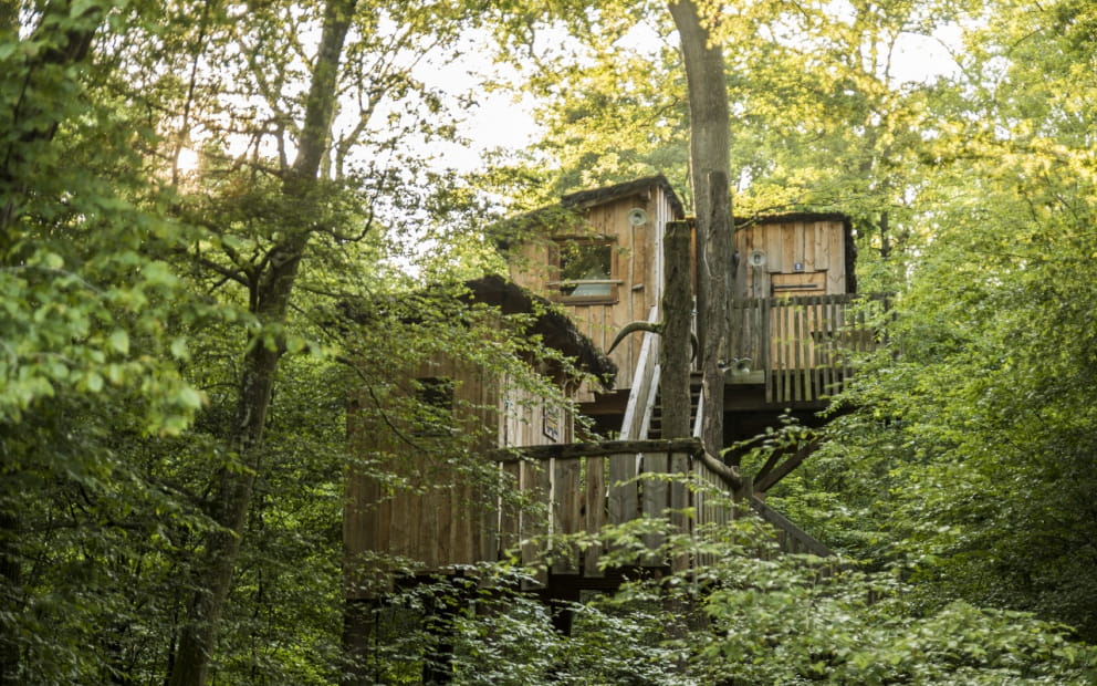 HÉBERGEMENT INSOLITE - CABANE DES LOUVARTS